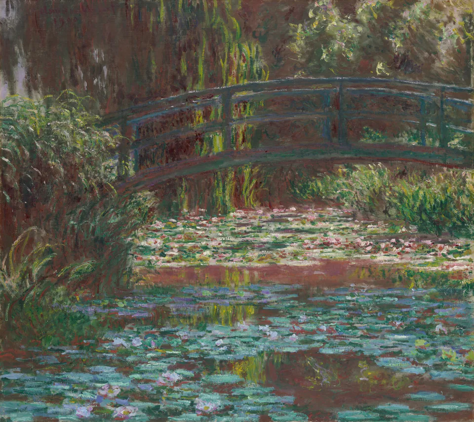 Oil painting: a green arched footbridge crosses a pond crowded with water lilies, framed by weeping willows and dense foliage in greens, pinks and violets.
